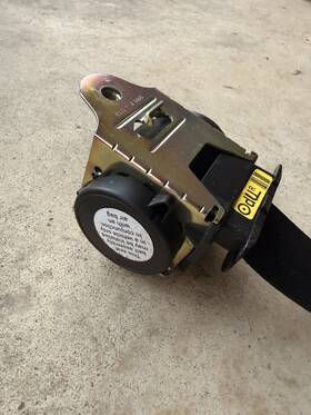 72118248946 Bmw 1999-2005 E46 Sedan Front Right Passanger Side Seat Belt Retractor Oem
