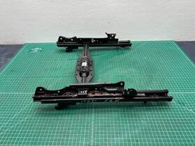 4436824 Cadillac 13-19 Xts - Front Right Passenger Seat Sliding Track Rail With Motor Oem