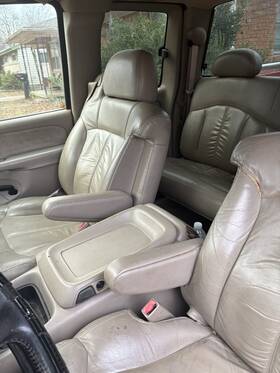 123334556 Chevrolet Truck Has V8 And Warming Seats