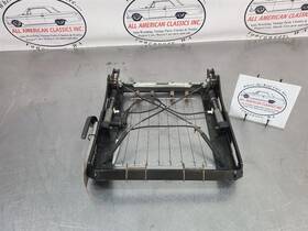 202-01016r Chevrolet 2005-06 C6 Corvette Passengers Side Rh Seat Base Assembly With Handle - Oem