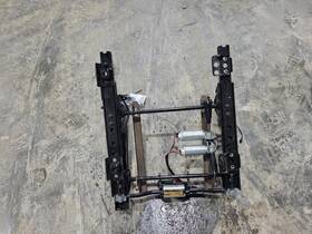 305585 Chevrolet 2002 Silverado 1500 Front Seat Base/track Only P/n