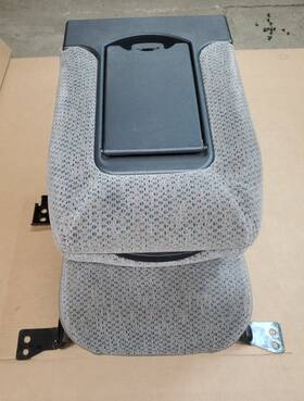 88978851 Chevrolet 99-02 Chevy Silverado Sierra Tahoe Center Jump Seat Console Gray Cloth Oem