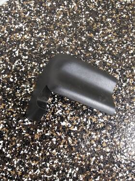 Gm15128777 Chevrolet Truck 15128777 07 - 14 Escalade Yukon Tahoe More Front Right Seat Track Trim Cover
