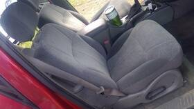 202.gm8h04 Chevrolet Truck Trailbext 2004 Front Seat 143034