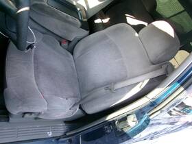 202.gm8m00 Chevrolet Truck Silvrdo15 2000 Front Seat 2219395