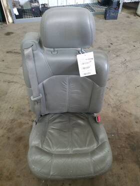 202.gm8m01 Chevrolet Truck Silvrdo15 2001 Front Seat 298594