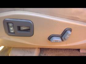 203.gm8399 Chevrolet Truck Blazers10 1999 Front Seat Track 610695