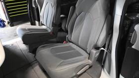 215.ch1f17 Chrysler Pacifica 2017 Seat Rear 802489