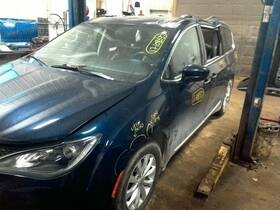 220.ch1f17 Chrysler Pacifica 2017 Third Seat Station Wagon Van 10221780