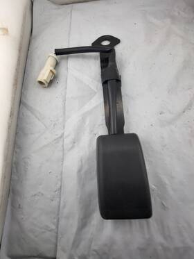 203.fd1k12 Ford 2006 To 2012 Fusion Mercury Milan Lh Driver Side Seat Belt Clip Black