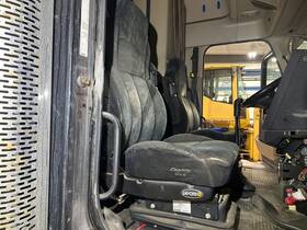 188902kw11 Freightliner 2011-2024 122sd Black Cloth Air Ride Seat - Used P/n