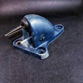 329926 Gm Gmc Chevy Chevrolet 73 -91 Suburban Passenger 2nd Row Seat Upper Latch Bumper