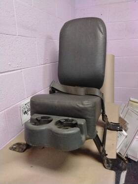 4162640 Gmc 99-06 Silverado/sierra Gmt800 Classic Jump Seat Center Non Folding. Shlf#c