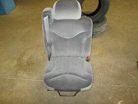 202.gm9m02 Gmc Truck 2002 Pickup Right Front Gray Seat 228058