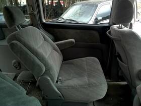 215.ho1304 Honda Left Driver Middle Row Rear Seat Fits 04 Odyssey Needs Cleaned Up 145920