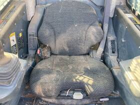 At347476 John Deere 333d Seat - Used P/n