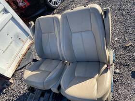 Land Rover Lr4 5.0l V8 2010-2014 Front Seats Pair Complete Oem Tan Pickup Only