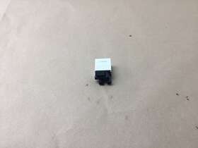 3.3.23 Land Rover Op564 468 Range 2014 Front Left Seat Air Pump Module Valve 14-17 B