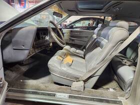 202.fd2w77 Lincoln Front Bucket Seats Pair Left/right For Recover Fits 1977 Mark V 1245251