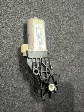 L0243366aa Maserati 2014-2020 Ghibli / Dodge Chrysler Front Right Seat Motor Oem