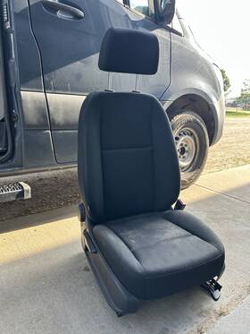 A9079104901 Mercedes-benz Sprinter 2500 2019-2021 Front Right Side Seat Oem