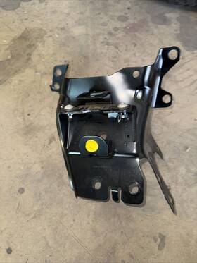 A2126300731 Mercedes Genuine Oe W212 Rear Seat Holder Bracket Carrier Left N/s