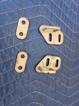 Mopar Md2028 1970-1974 Bucket Seat Latch And Spacer Set
