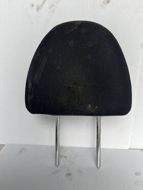 206.da1h15fl Nissan 2019 Versa Headrest Needs A Bit More Of Cleaning Up B2