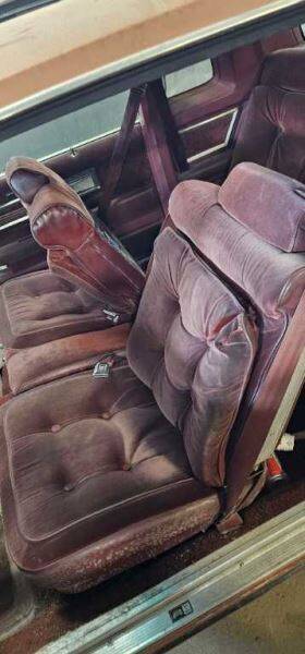 202.gm3n82 Oldsmobile 1982 Cutlass Front Bucket Seats Pair Left/right Maroon Cloth 1133135