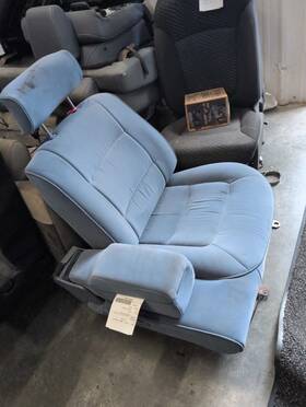202.gm3t96 Oldsmobile 88 Royale 1996 Front Seat 1006627