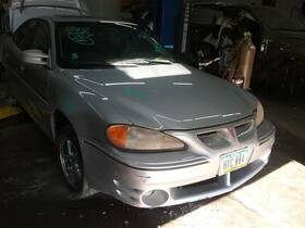 206.gm2q01 Pontiac Grand Am 2001 Headrest 1456532