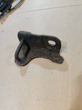 823477678 Suzuki Geo Tracker Sidekick Rear Seat Bracket