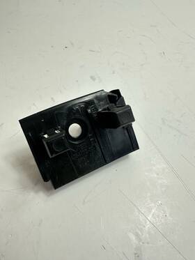 1084172-00-f Tesla 2017-2023 Model 3 Front Right Fender Mount Holder Bracket Oem