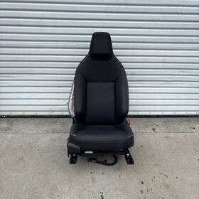 1881398-tx-a Tesla Cybertruck Front Right Black 2024 2025 Oem