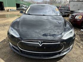 202.ts1s14 Tesla S 2014 Front Seat 390235