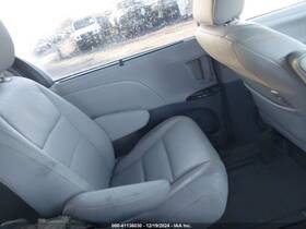 206.to1417 Toyota Sienna 2017 Headrest 903038
