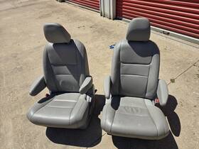 215.to1417 Toyota 2017 Sienna Rear Seat 2nd Row