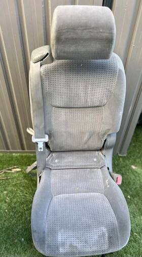 Toyota 215.to1q10 2004-2010 Gray Cloth Sienna Left Drivers 2nd Row Center Seat