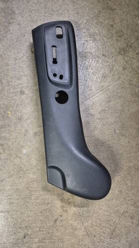 71812-07070 Toyota Avalon Left Front Cushion Shield