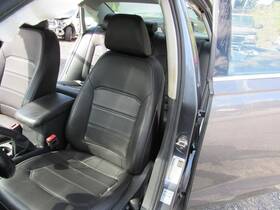 202-12032bl Volkswagen 2020 Passat Driver Front Seat Torn