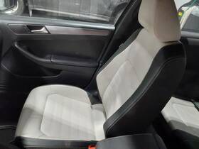 202-60421r Volkswagen Passenger Front Seat Leatherette Manual Fits 15-18 Jetta 2807592