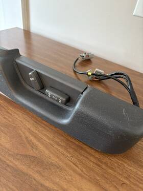 9174420 Volvo 01-04 V70 S60 V70xc. And 99-06 S80 Passengers Front Seat Control Switch